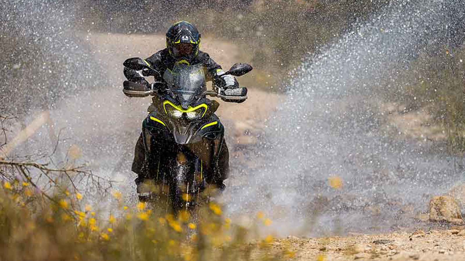 BENELLI TRK 702 / 702 X: Ιταλοθρεμμένο και με χωμάτινη έκδοση.
